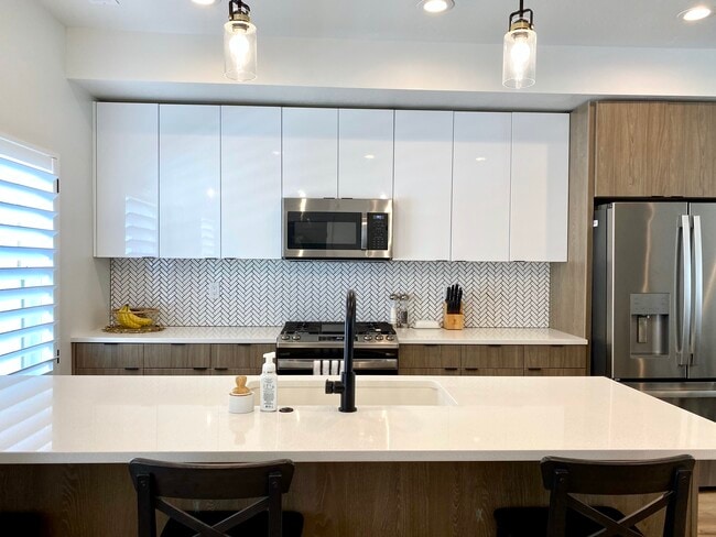 Photo - 620 N Orchard Dr