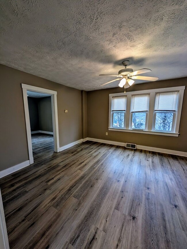 Photo - 1668 Crafton Blvd Unit 1