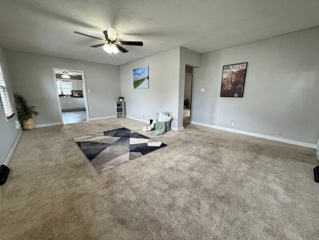 Photo - 230 E Gilbert Dr