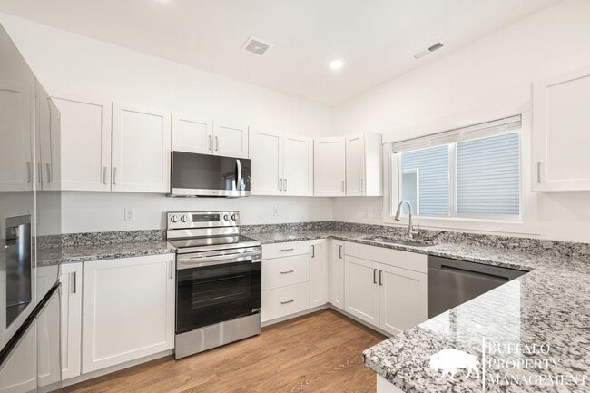 Photo - Beautiful brand new luxury 3 Bedroom 2.5 B...