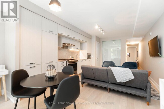 Photo - 1331 Queen St E Unité 207