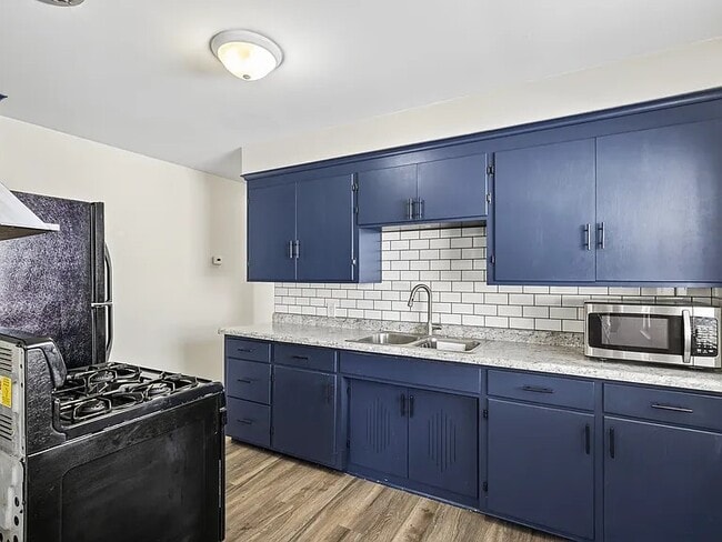 Photo - 5212 Bloomington Ave