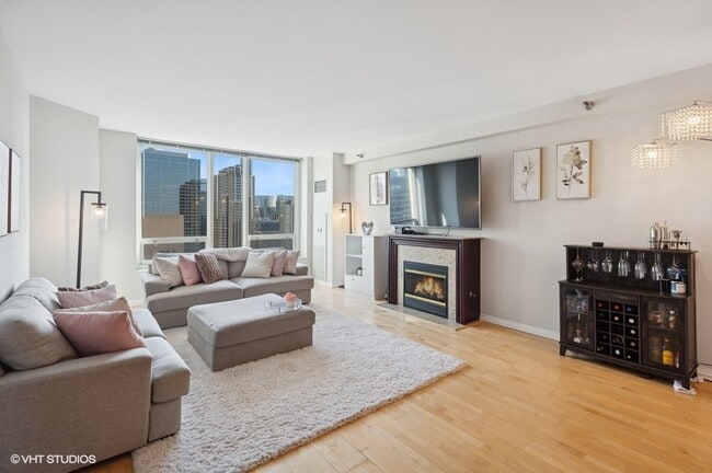 Building Photo - 33 W Ontario St Rental