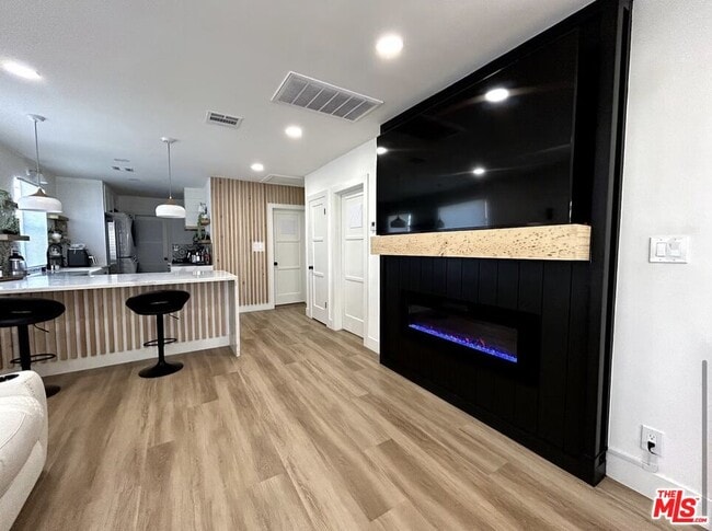 Building Photo - 5146 W 130th St