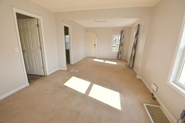 Photo - Mishawaka IN 2 Bedroom Home