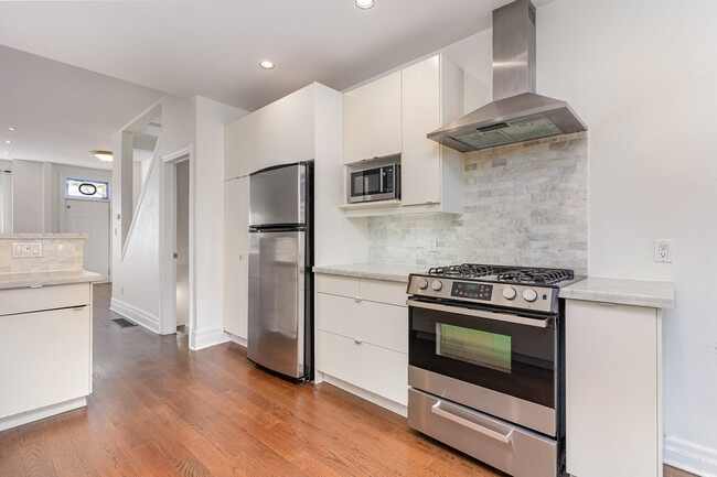 Photo - 114 Shaftesbury Ave