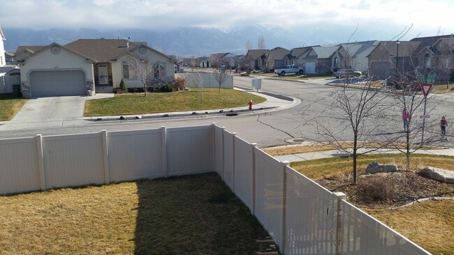 Photo - 6 Bedroom, 3.5 Bathroom Single Family Home in Layton Available June 1st!