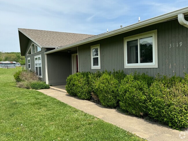 Building Photo - Available July 2025! 4-Bedroom, 2-Bathroom... Rental