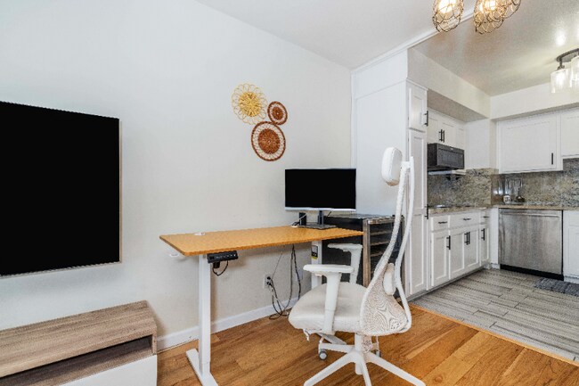 Photo - 1998 Broadway Unidad 1402