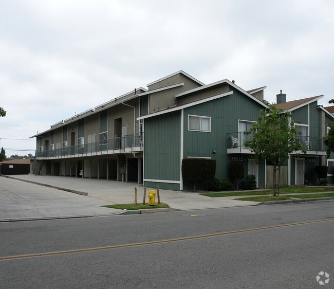 Building Photo - 7902 Holt Ave Rental