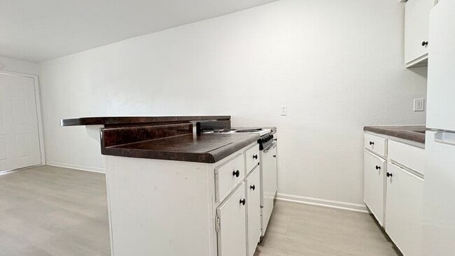 Photo - 1405 Neil Ln