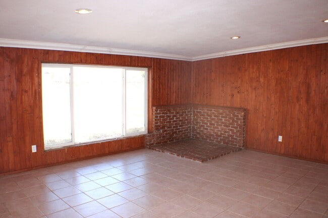 Photo - Spacious 3-Bed + 1 Bonus Room, 1.5-Bath Cu...
