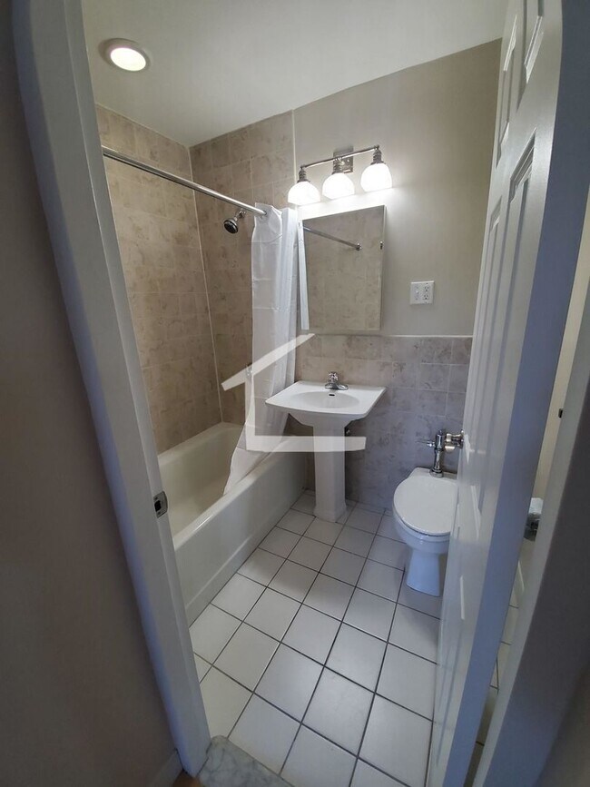 11 Camelot Ct