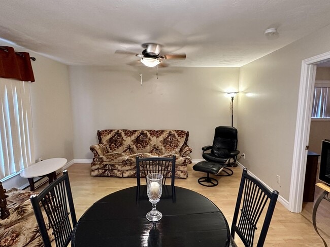 Photo - 646 Rue Main Street Unit 3