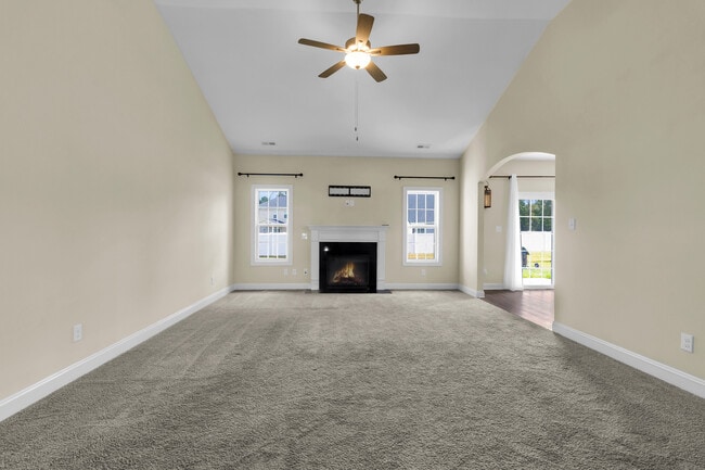 Photo - 174 Finch Ln