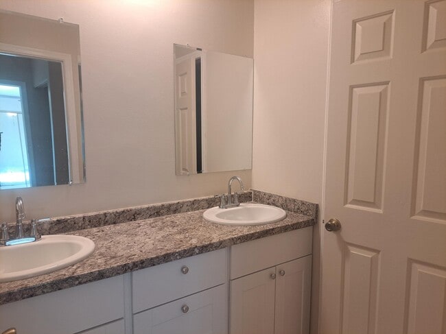 Photo - 2810 Stoneway Ln