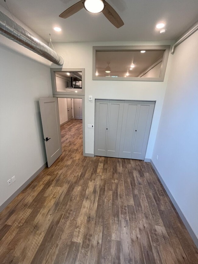 Photo - 12 E Main St Unidad 203