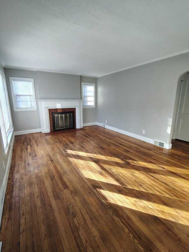 Photo - 2407 Custer Ave