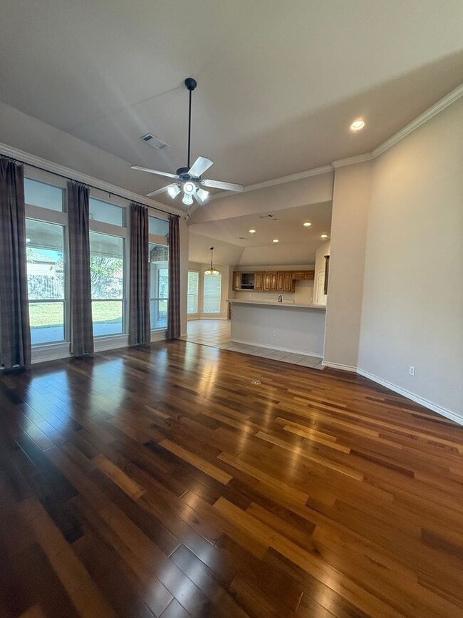 Building Photo - Home for the Holidays 4/2/2 with Fireplace - Wonderful YARD - Community Pool