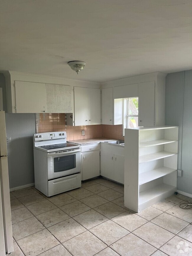 Building Photo - Great 1BR Duplex Walking Distance From Dow... Rental
