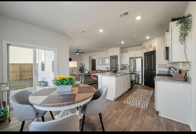 Photo - 307 Black Birch Dr