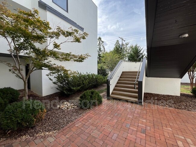 Building Photo - 501 Fenton Pl Unit K