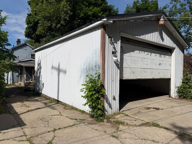 Photo - 2028 Joliet St