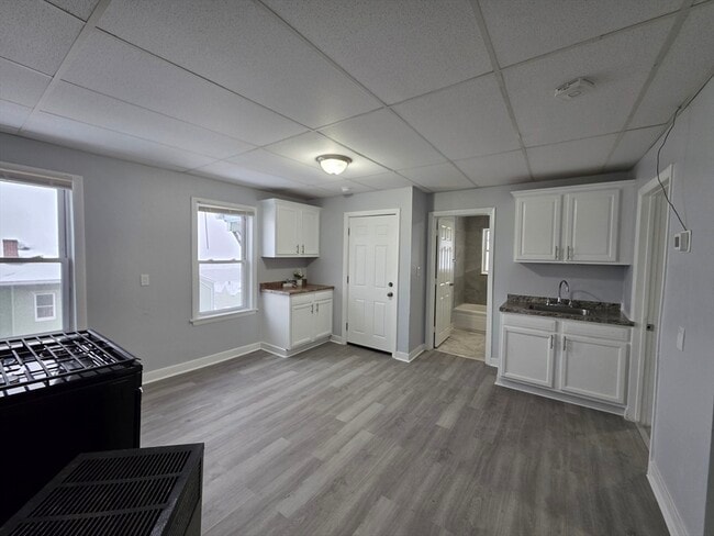 Building Photo - 39 Harlem St Unit 3