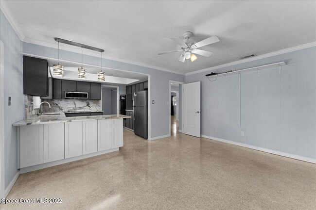 Photo - 215 Marion St