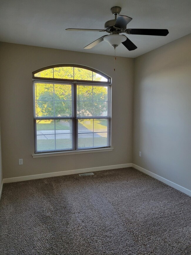 Photo - 2616 Fieldstone Dr