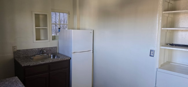 Building Photo - 1450 1/2 Fairbanks Pl