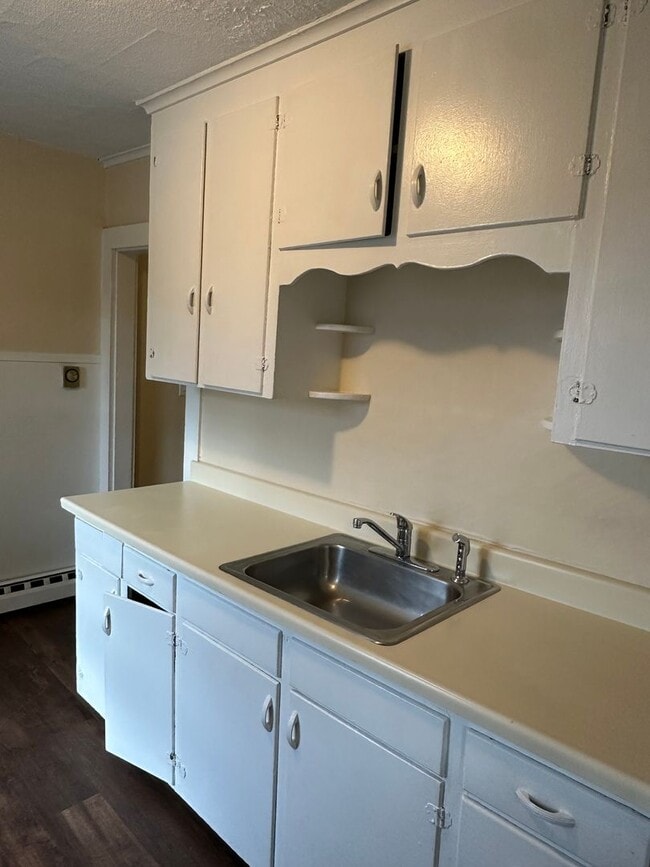 Photo - 160-162 Center Street Apartamento Unidad 162 2nd Floor