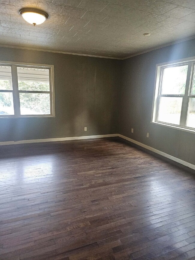 Photo - "Charming 1-Bedroom Duplex Retreat on West Nettleton Avenue!"