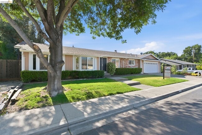 Photo - 1077 Bellamy Ct