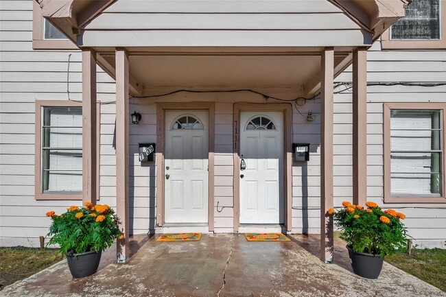 Building Photo - 7111 Myrtle St