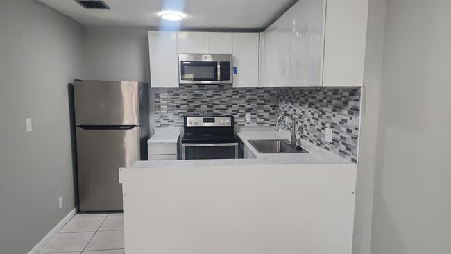 Building Photo - 11544 NW 44th St Rental