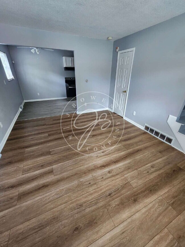 Photo - **Beautifully Updated 2-Bedroom Townhome** Unit D