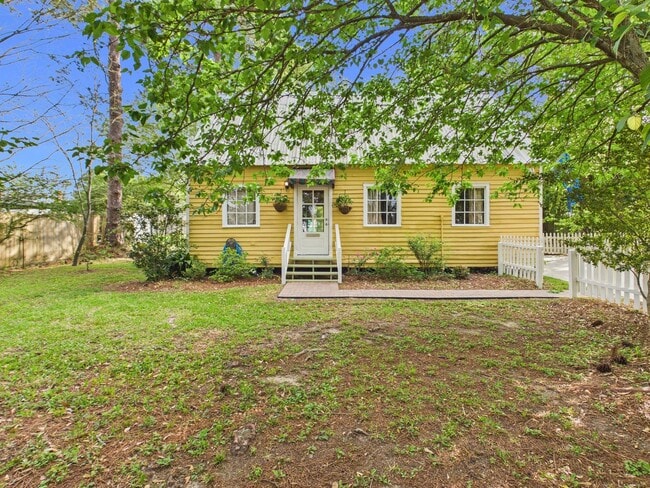 Photo - COMING SOON! Charming Cottage in the Center of Town