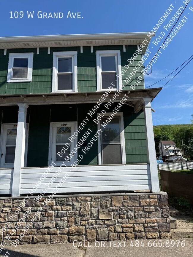 Photo - 109 W Grand Ave Apartamento