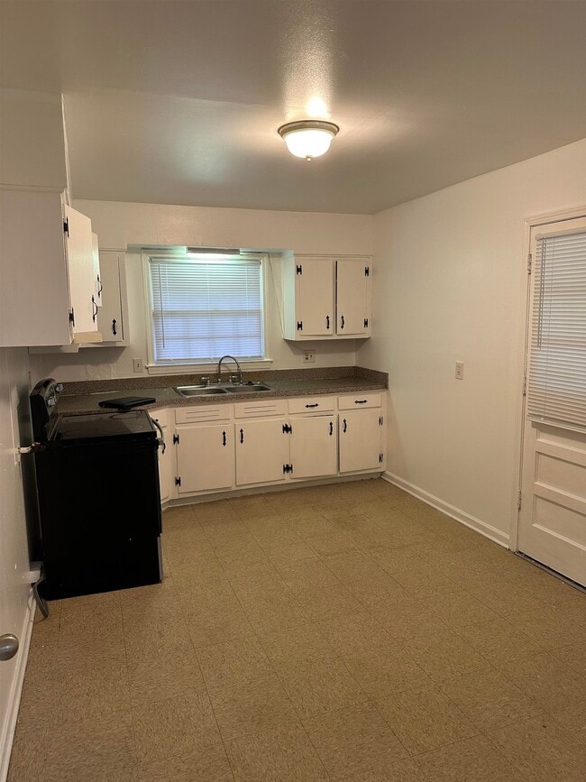 Photo - 580 Parkdale Dr