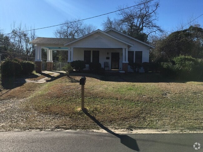 Building Photo - Cute Bungalow Rental