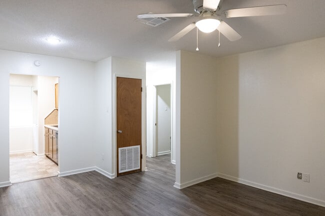 Photo - 1853 Avenue of America Unit Lakeway Apartments