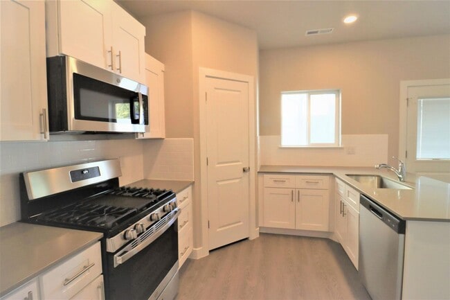 Photo - Brand New 3 bedroom Townhome In Cedar City...