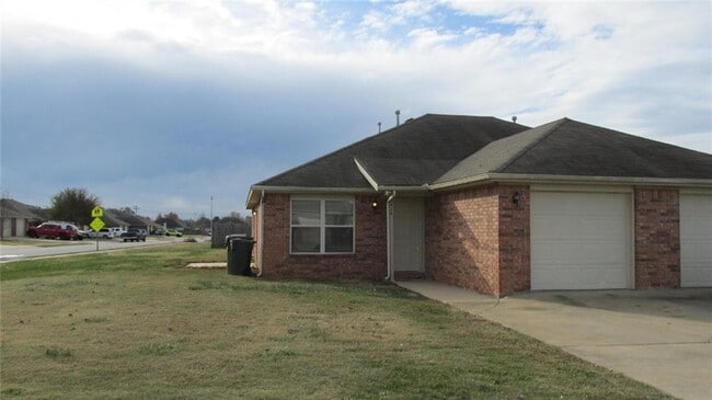 Building Photo - 426 E Asher Ct Rental