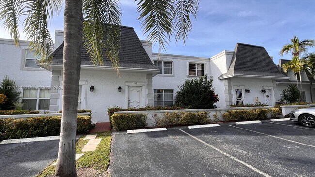 Building Photo - 807 NE 27th Ave Rental