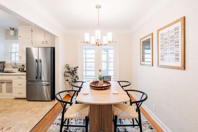 Photo - 1570 Chelsea St