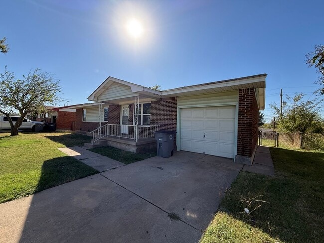 Building Photo - 2312 NW 46th- AVAILABLE NOW!