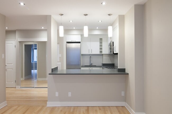 Building Photo - 3495 Rue de la Montagne Unit 110