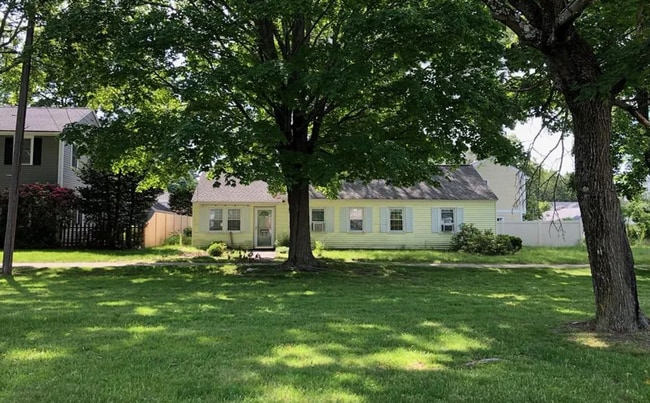 Building Photo - 592 Saw Mill Brook Pky