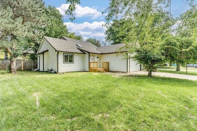 Completely renovated 4 bedroom, 3 bathroom... - Completely renovated 4 bedroom, 3 bathroom... House